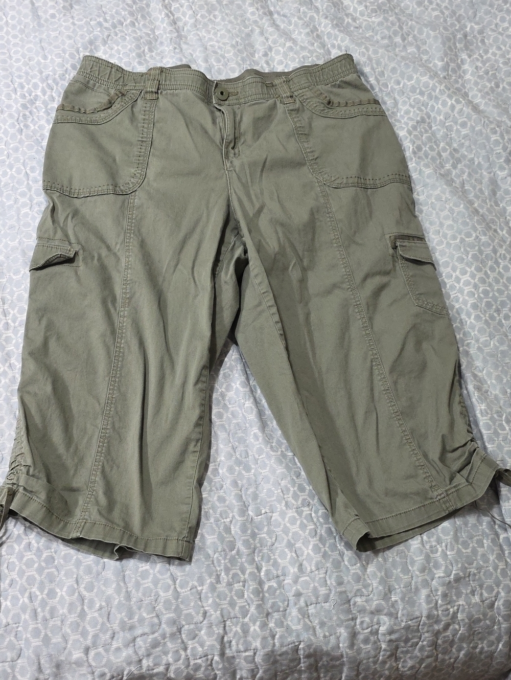 Women's Cargo Shorts in Olive Green